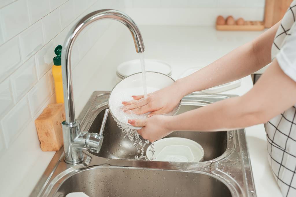 น้ำยาล้างจานสูตรอ่อนโยน ลดมือลอก ปลอดภัยต่อผิว