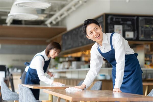 พนักงานทำความสะอาดร้านค้าทุกวัน เพื่อดึงดูดลูกค้าให้เข้าร้าน